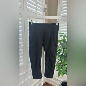 Lululemon Outrun Cropped Leggings in Black Size 4
